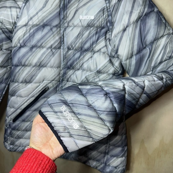 Burton women’s reversible puffer jacket size medium - Picture 14 of 16